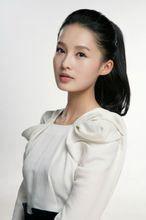 李沁个人资料简介,从青涩少女到演技派小花，她的成长之路