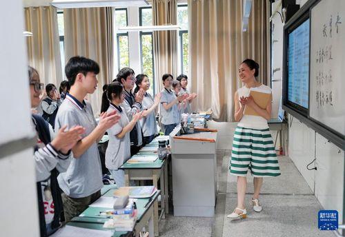 学校老师照片,校园里的光影记忆